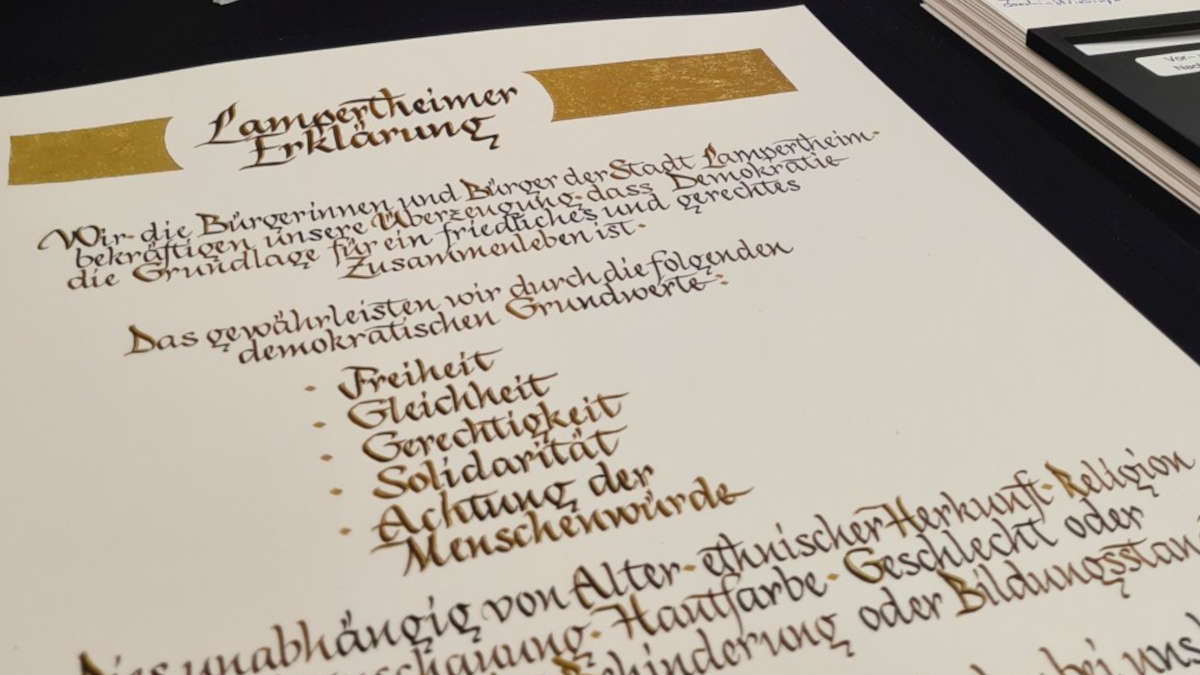 Kalligraphierter Text der "Lampertheimer Erklärung".